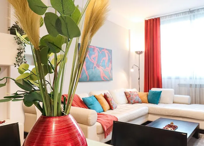 Margot - Quiet And Elegant With Free Parking *